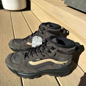 Vans MTE crestline waterproof boots - brand new sample pair!
